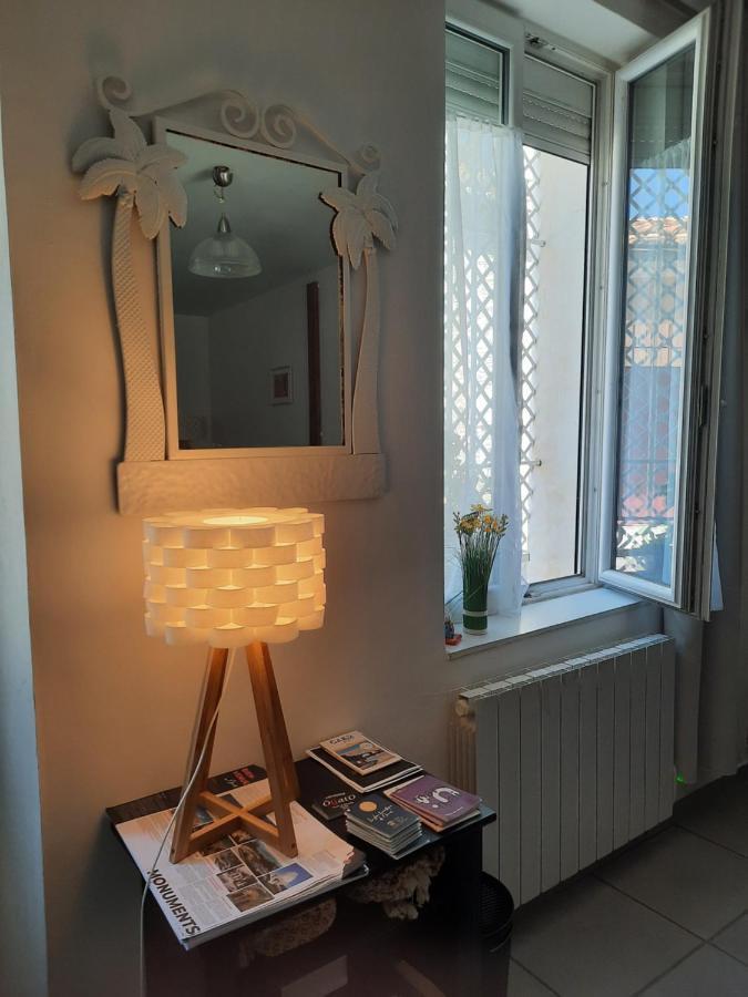 Agreable Appartement T2 Proche Centre Nimes Exterior photo